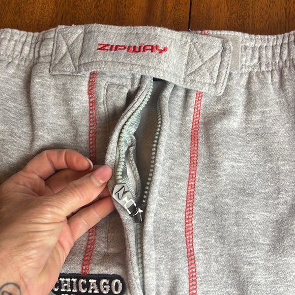 Zipway Basketball Chicago Bulls sweatpants, Size XL 18-20 - Picture 4 of 12